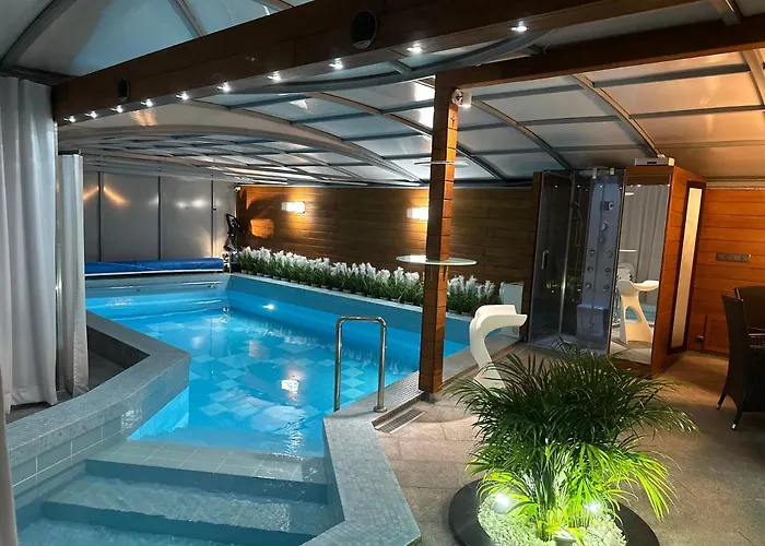 Apartament z prywatnym, krytym basenem